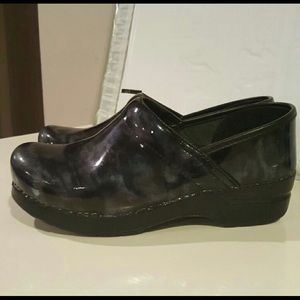 Dansko round toe clogs